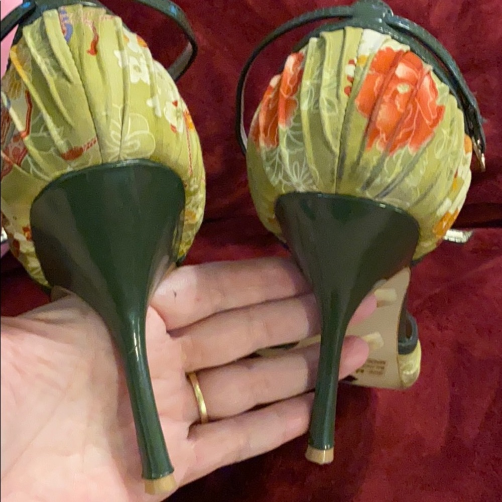 Sold liznash1208 Wild Rose red floral/green heel - Picture 1 of 11